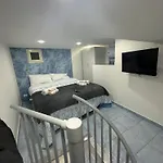 Maddy House Apartament Neapol