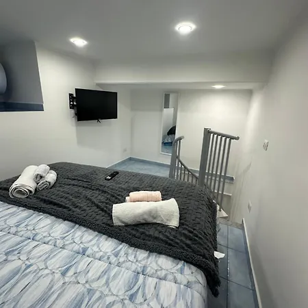 Maddy House Naples